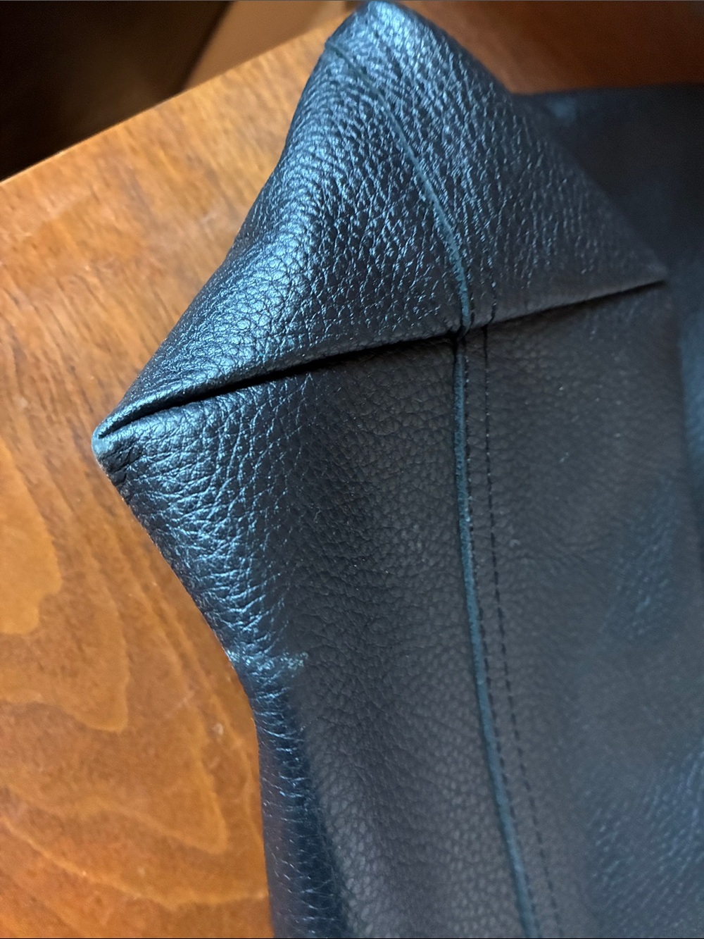 Cuyana Classic Black Leather Tote Bag - Women - Picture 7 of 7